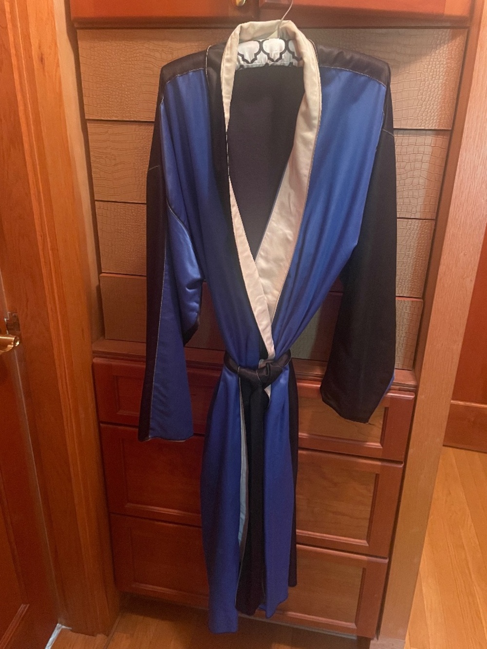 Fernando Sanchez men’s silk robe